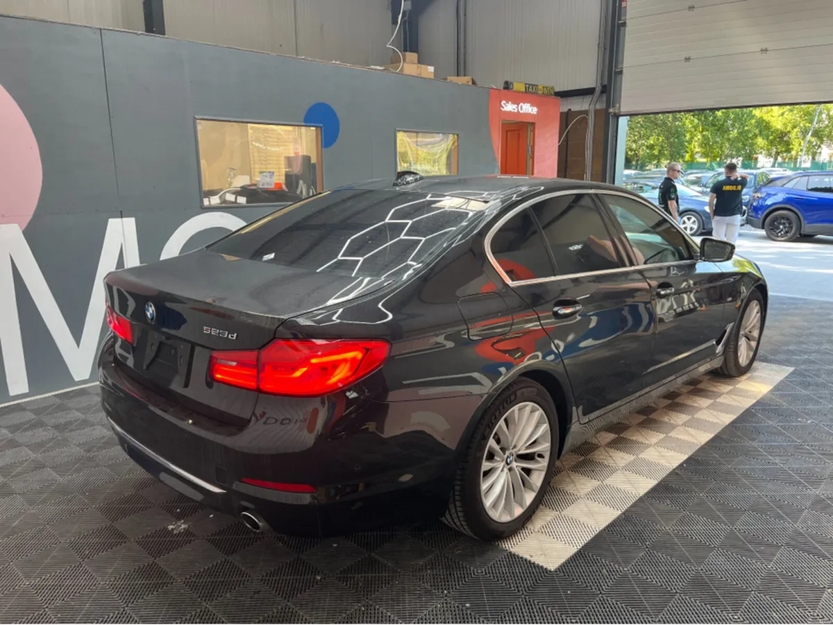 BMW 5-Series 2017 BMW 523D LUXURY 2.0 AUTOMATIC / - Image 2