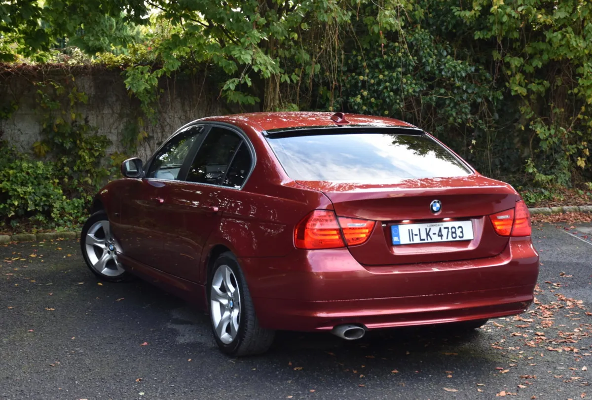 BMW 3-Series 318d Exclusive 140HP Manual - Image 3