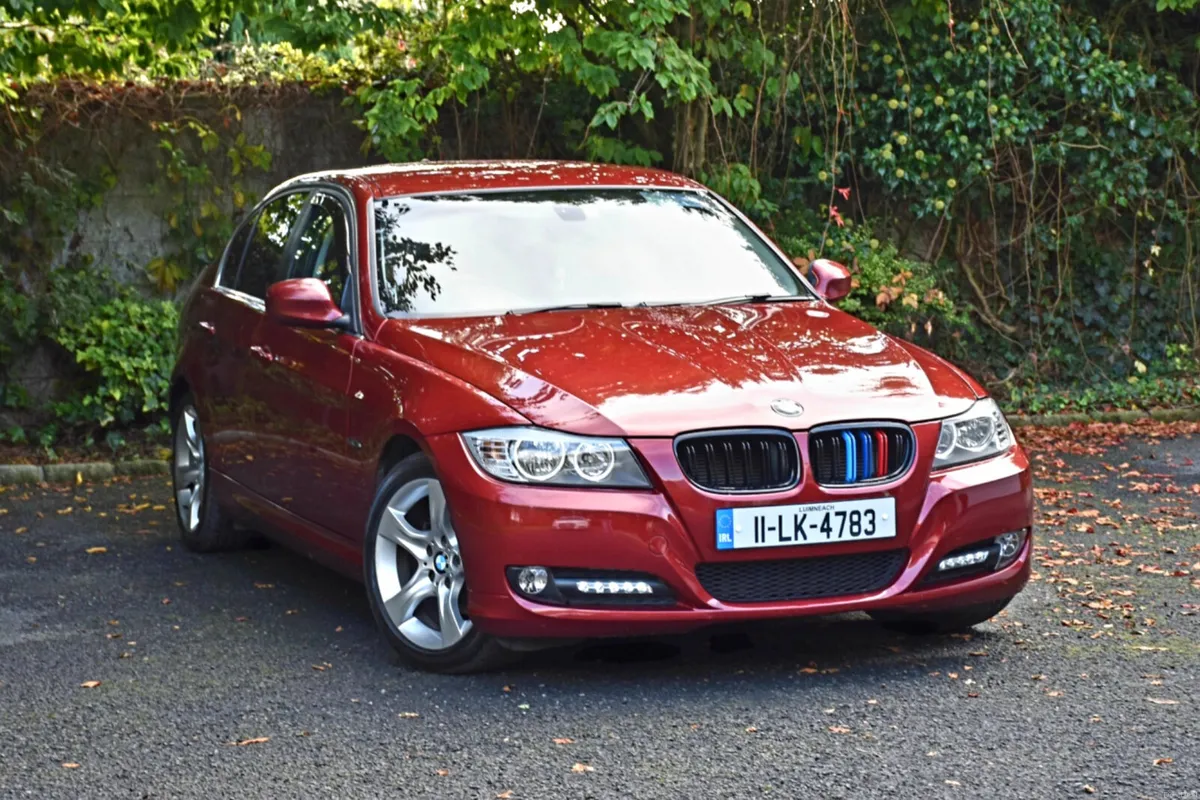 BMW 3-Series 318d Exclusive 140HP Manual - Image 1