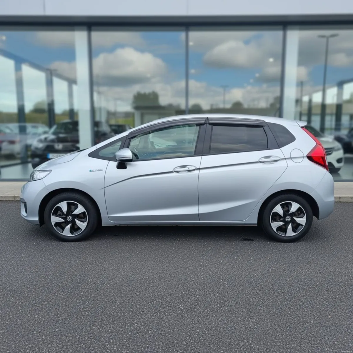 Honda Fit 2017, Petrol Automatic, Hybrid. - Image 3