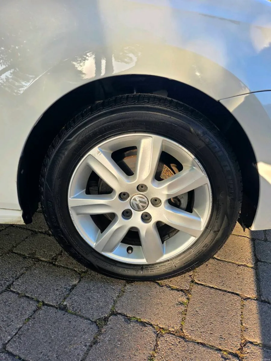 Car - Image 3