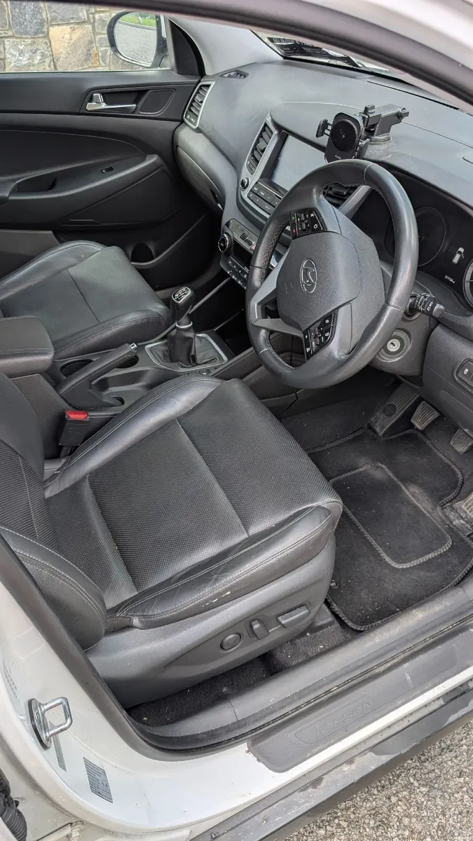 172 Hyundai Tucson Sport edition - NCT 03/28 - Image 5