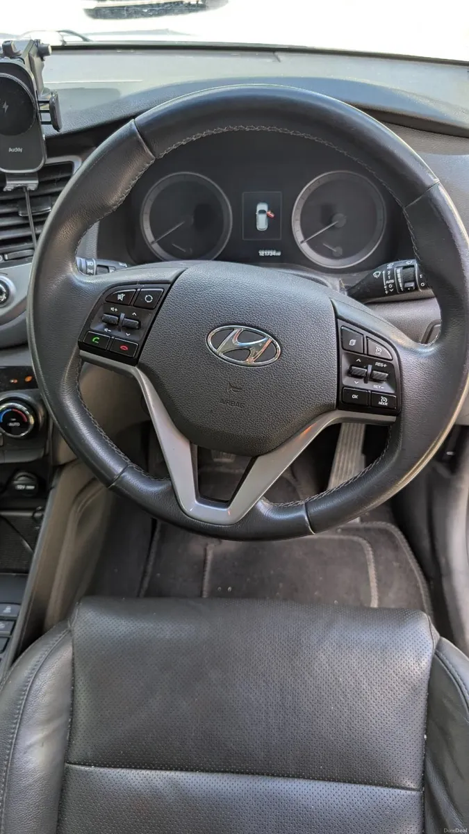 172 Hyundai Tucson Sport edition - NCT 03/28 - Image 6