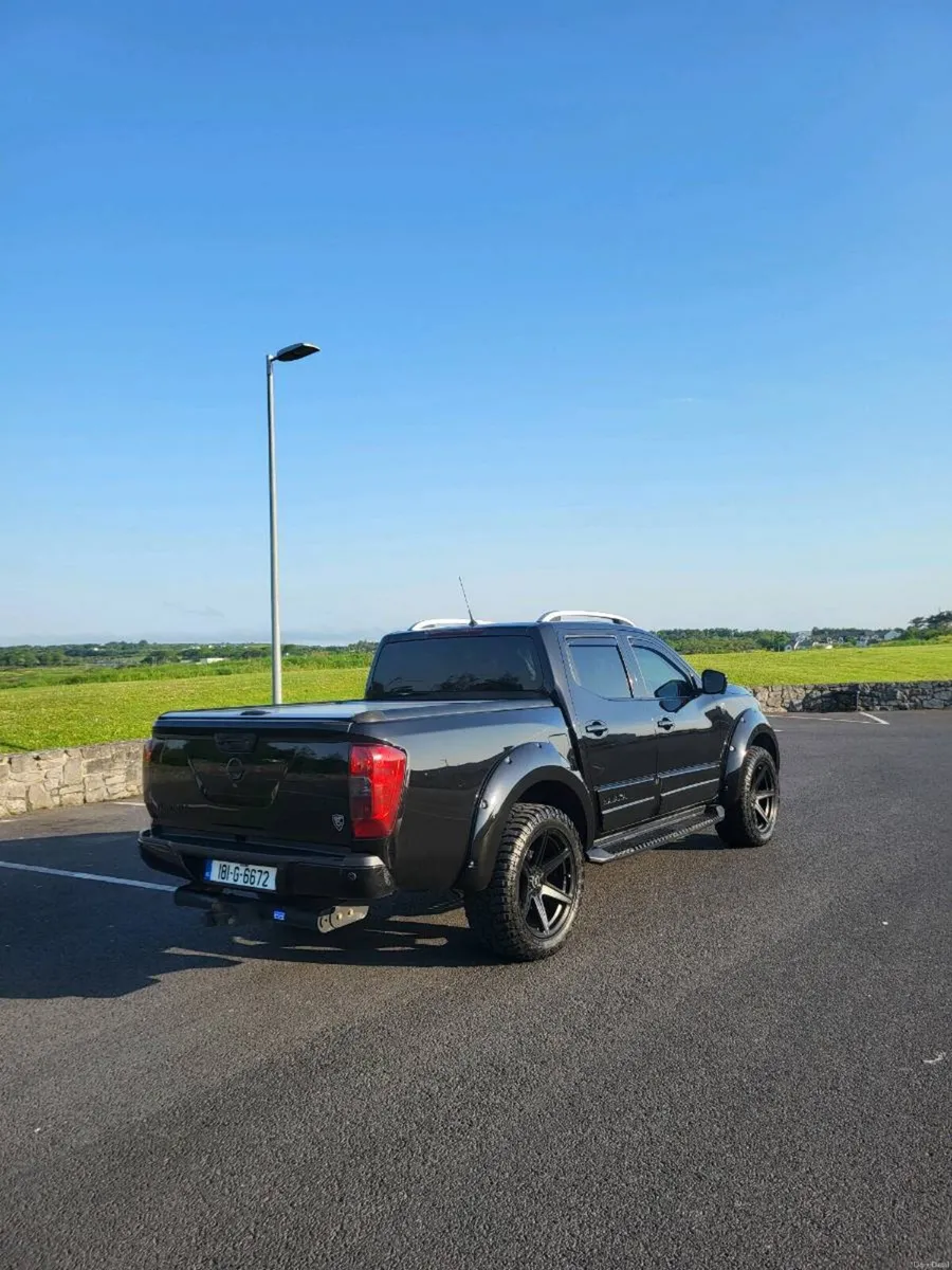 Nissan Navara 2.3dci Tekna Auto 181 - Image 3