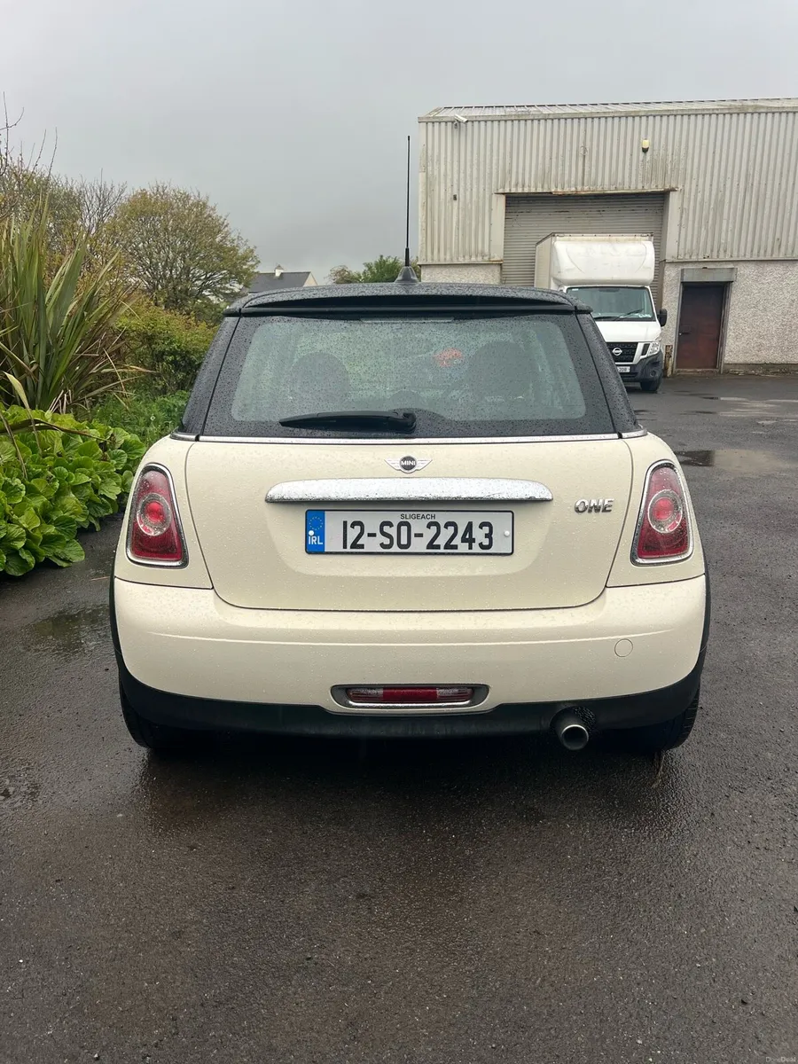 Mini Cooper Hatchback - Image 3