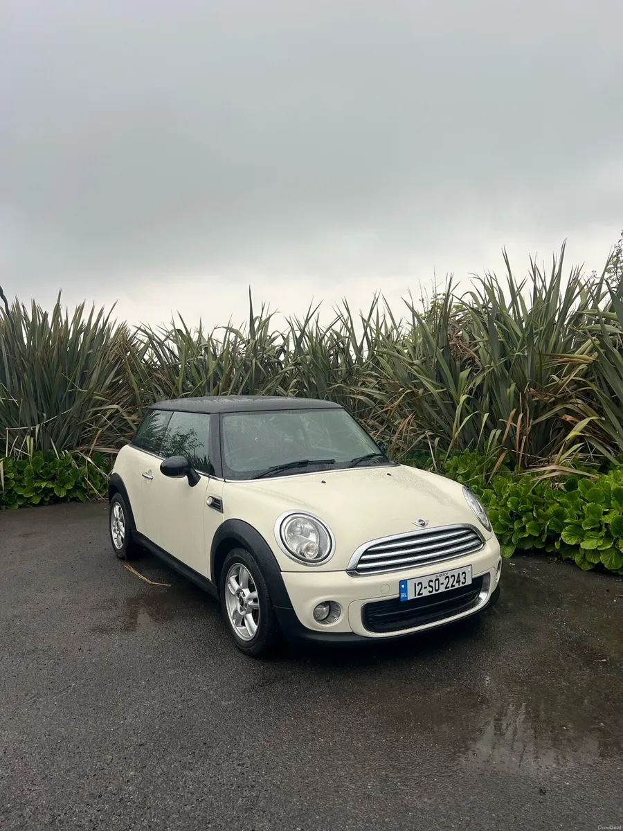 Mini Cooper Hatchback - Image 1