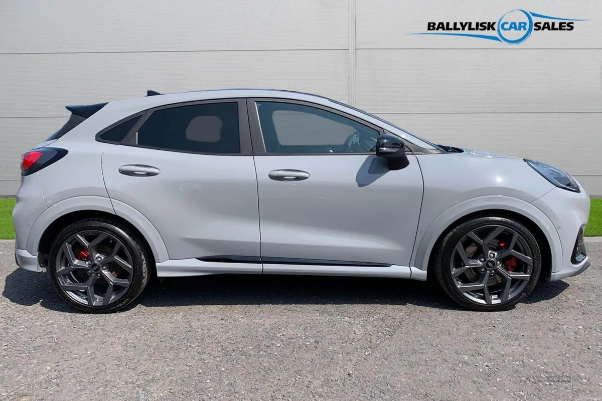 Ford Puma 1.0T 170PS ST Hybrid Auto in Grey Matter - Image 3