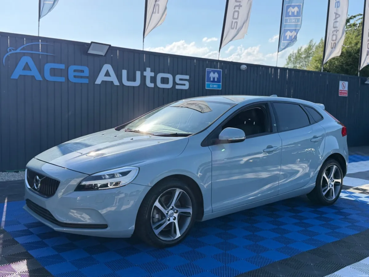 Volvo V40 D4 MOMENTUM - 2.0L DIESEL - AUTO - 12M W - Image 3