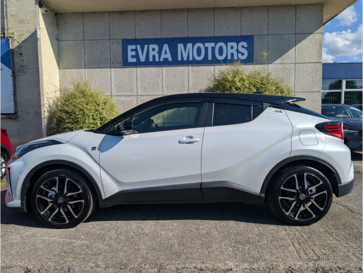 Toyota C-HR GR SPORT AUTOMATIC HYBRID 1.8 PETROL / - Image 4