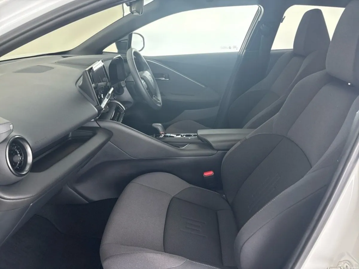 Toyota C-HR HYBRID SPORT - Image 6