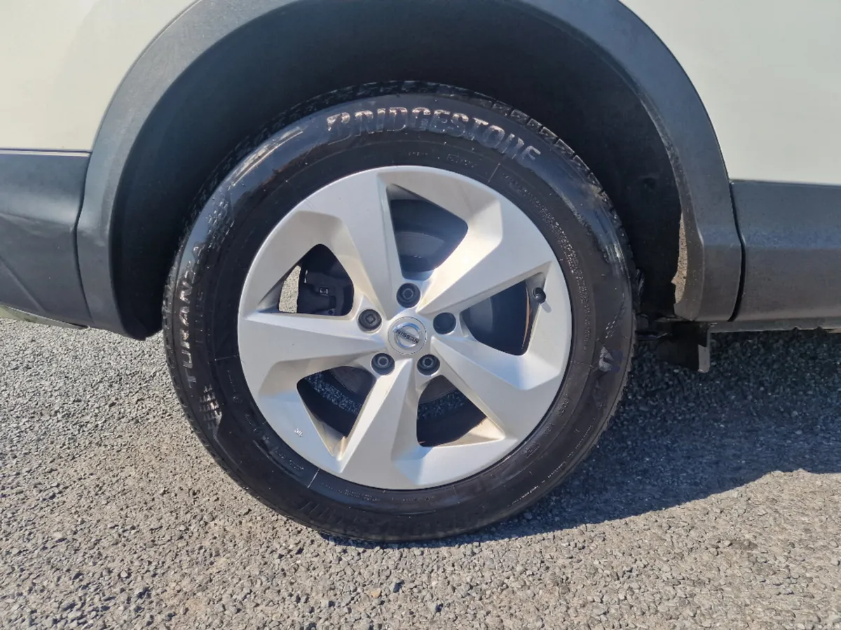 Nissan Qashqai 1.5 DCI N-connecta 5DR - Image 4