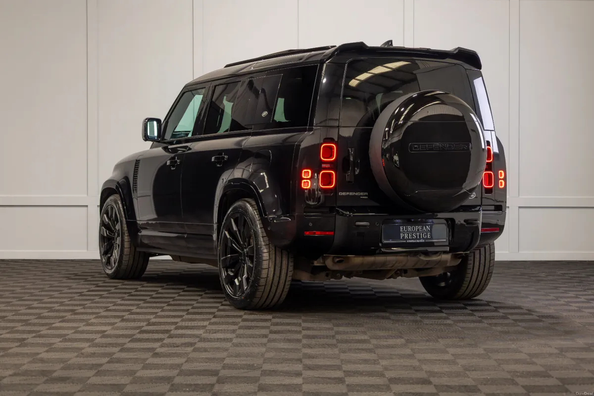 222 Land Rover Defender 110 P400e X-Dynamic S - Image 4