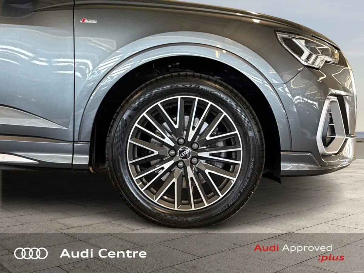 Audi Q3 45 TFSI E S Tronic S line - Image 4
