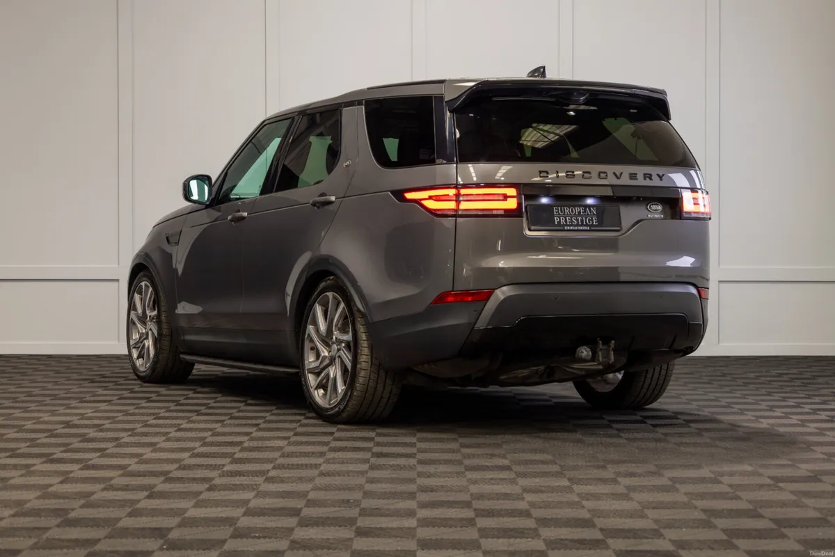 182 Land Rover Discovery HSE 7 Seater - Image 4