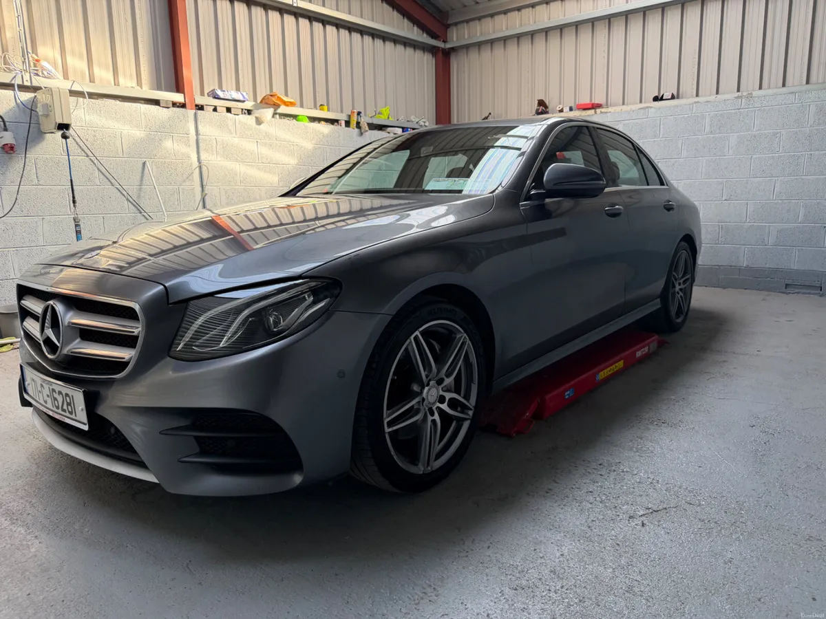 Mercedes-Benz E-Class 2017      E220 AMG LINE ! - Image 4