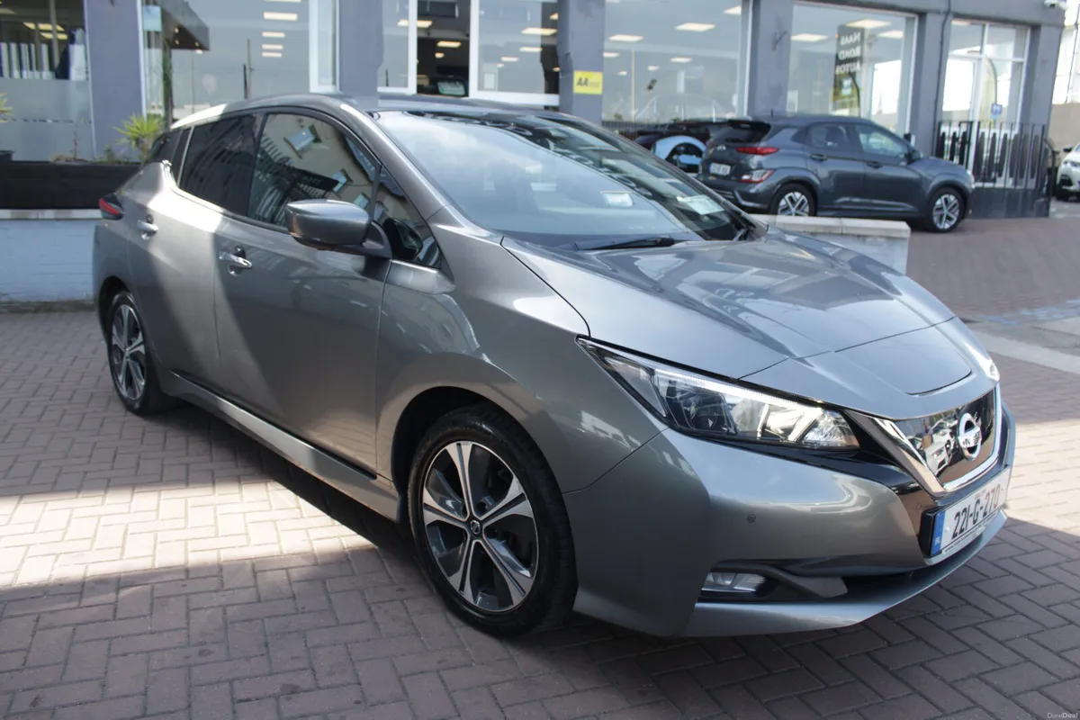 2022 NISSAN LEAF SV PREMIUM 40 KWH - Image 2