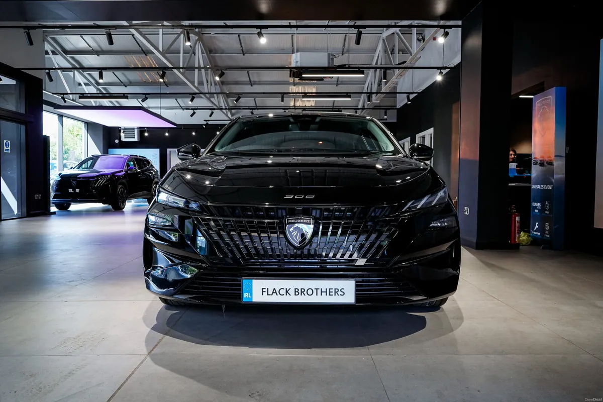 2026 Peugeot 308 Allure 1.2 MHEV 145bhp e-DCS6 - Image 3