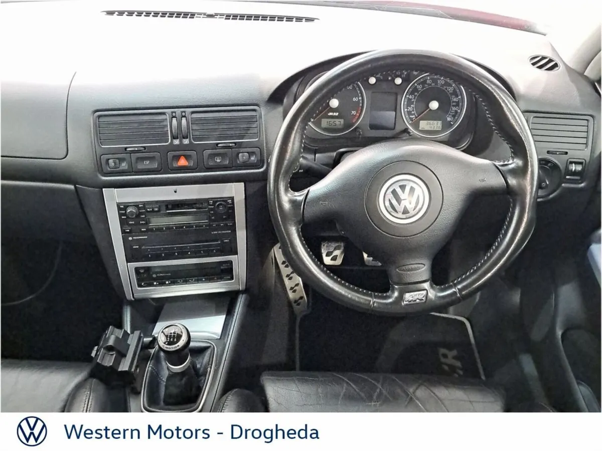 Volkswagen Golf Golf R32  R32  V6 240 4Motion - Image 2