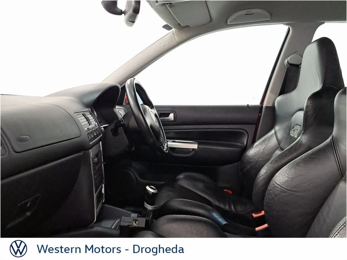 Volkswagen Golf Golf R32  R32  V6 240 4Motion - Image 4