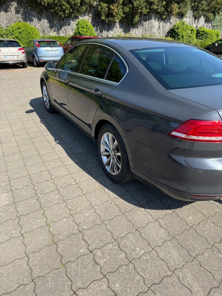 Volkswagen Passat - Image 3