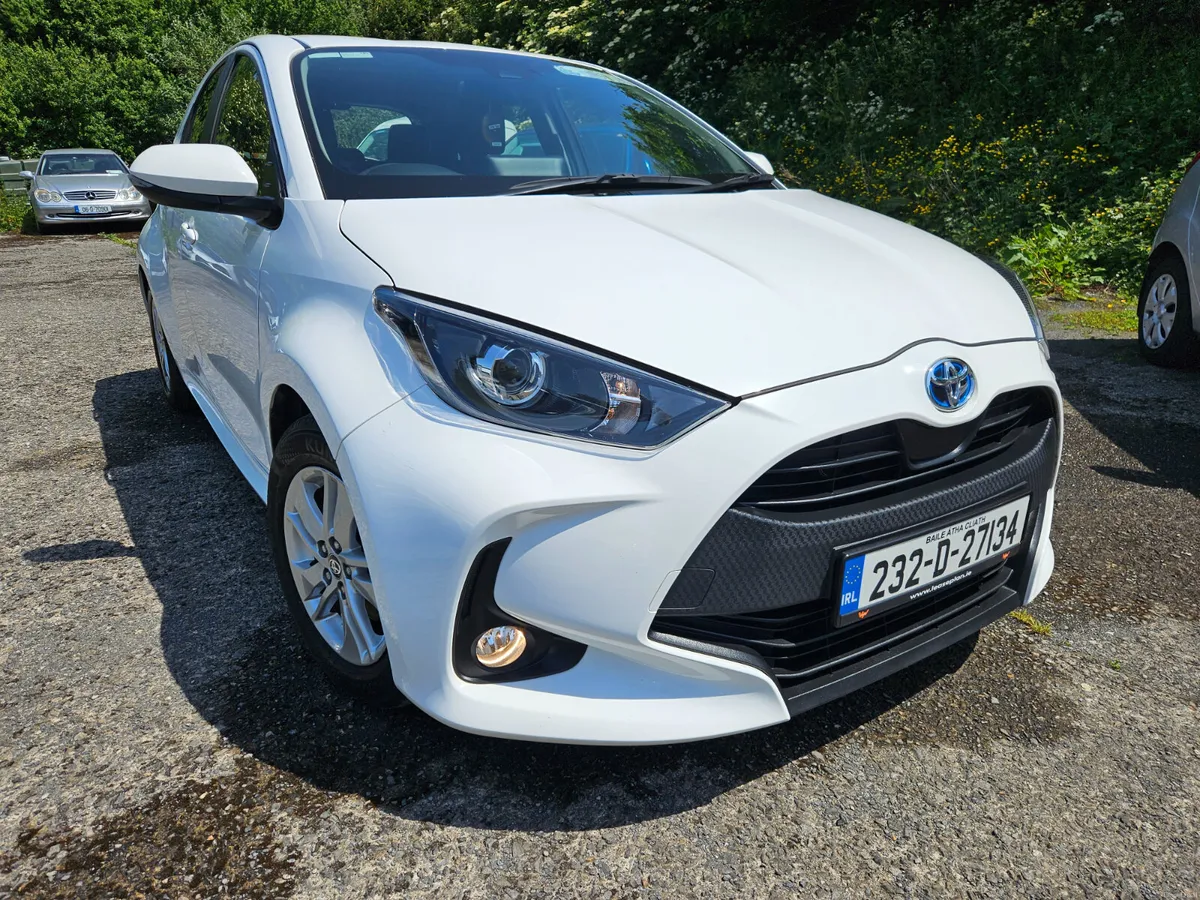 Toyota Yaris 2023 1.5 luna Hybrid - Image 2