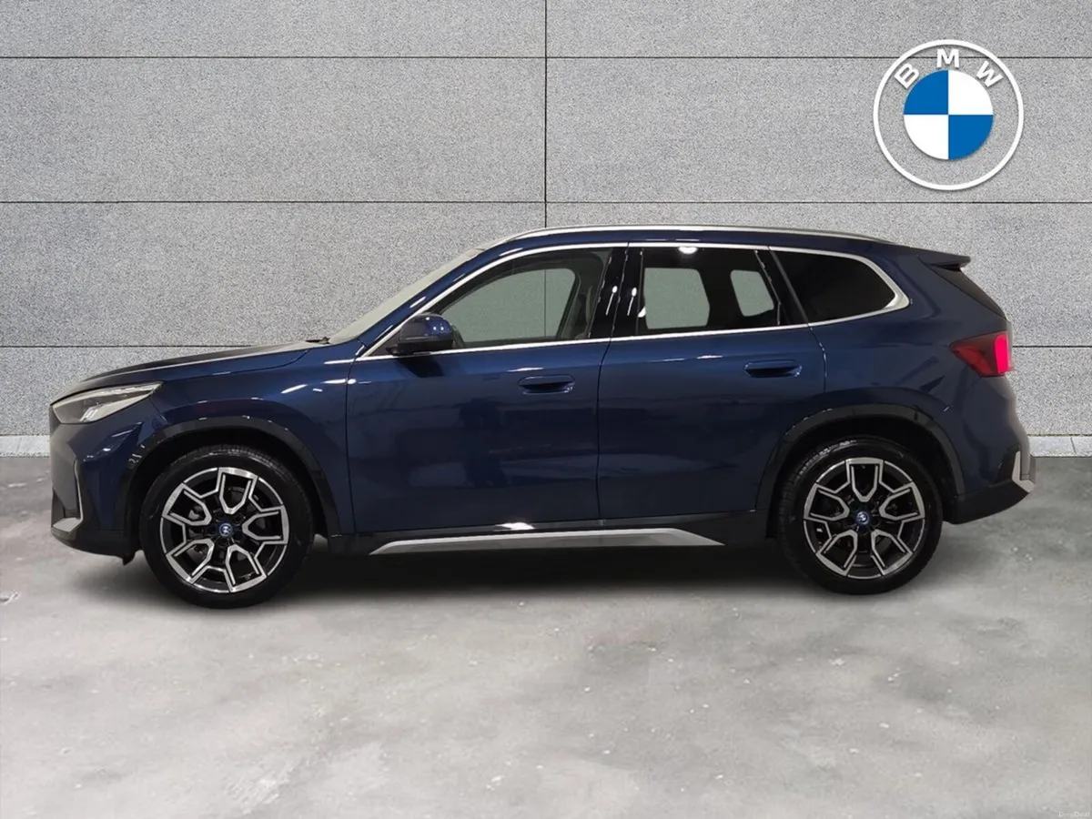 BMW iX1 eDrive20 xLine - Image 4