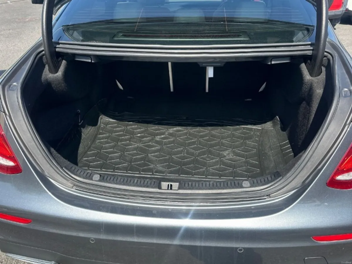 Mercedes-Benz E-Class E 220 D AMG LINE A/T - Image 5