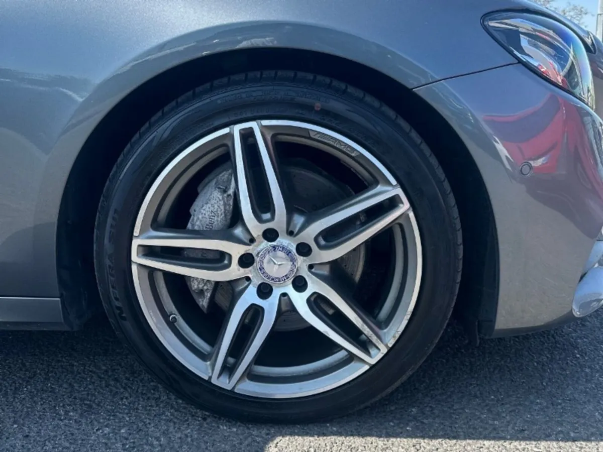 Mercedes-Benz E-Class E 220 D AMG LINE A/T - Image 4