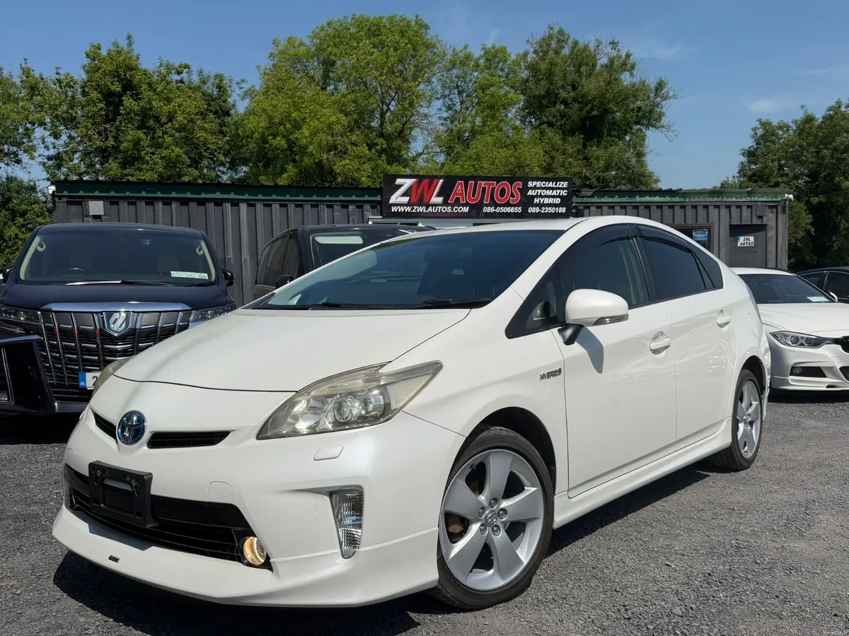 13 TOYOTA PRIUS HYBRID - Image 2
