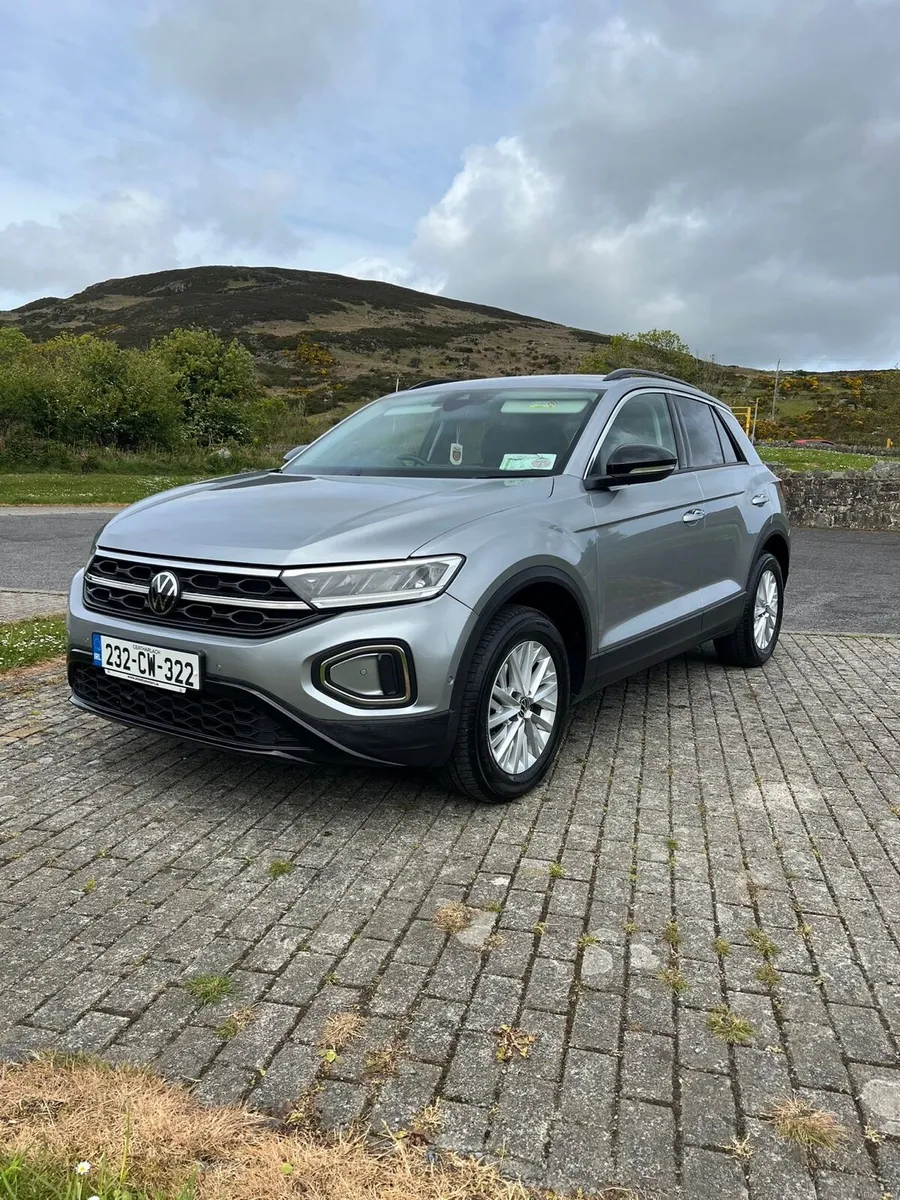 2023 Volkswagen T-Roc Life TSI 1.0 - Image 1