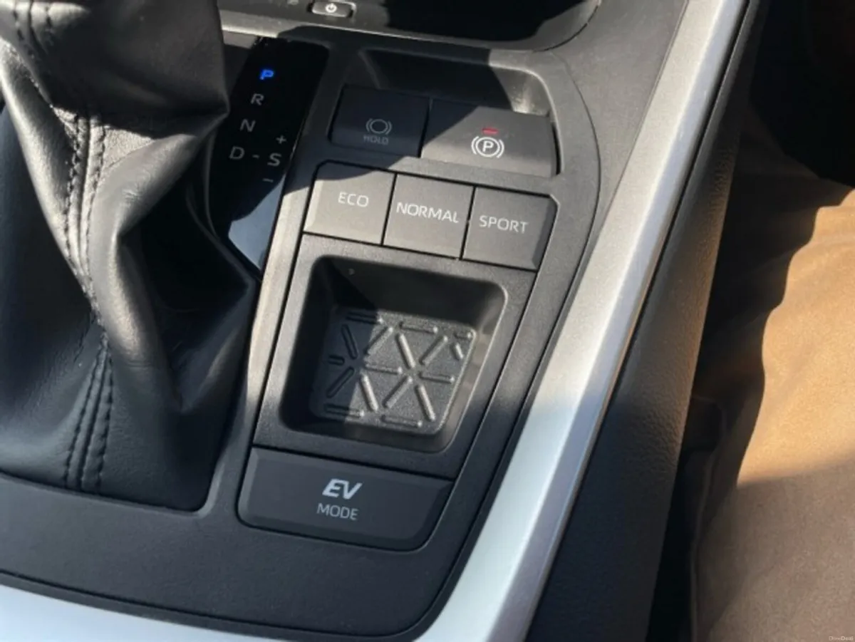 Toyota RAV4 Sol Edition - 2.5 Hybrid - AUTO - Full - Image 3
