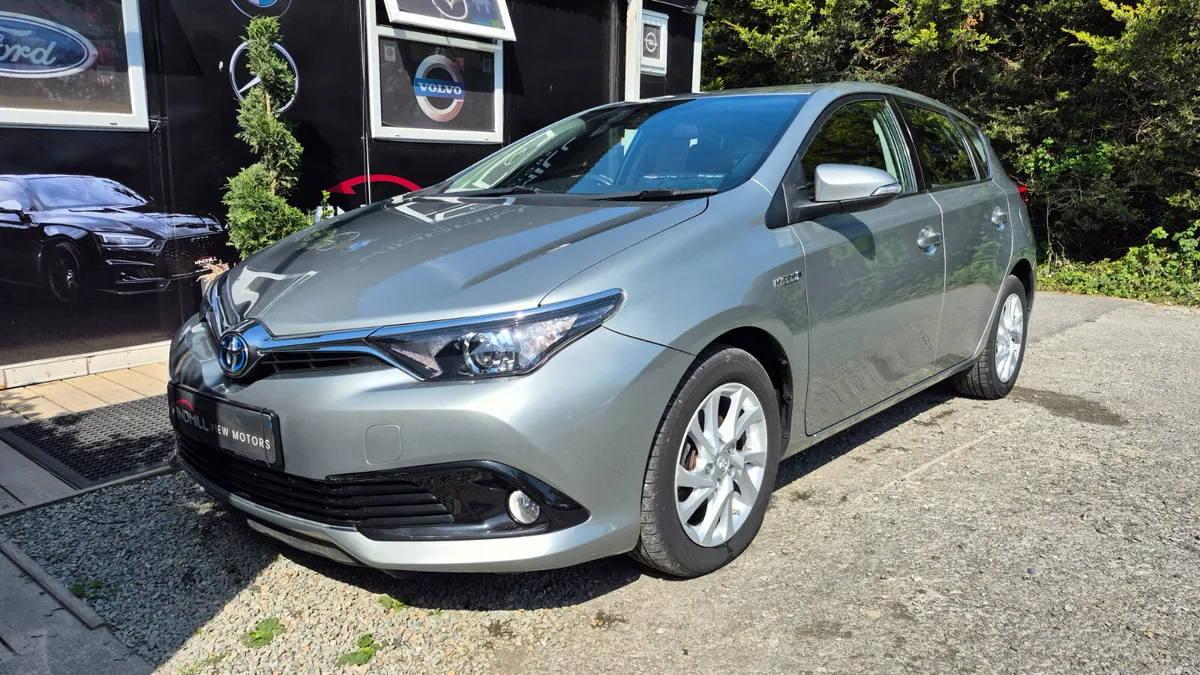 Toyota Auris Hybrid Luna 2017 - Image 3