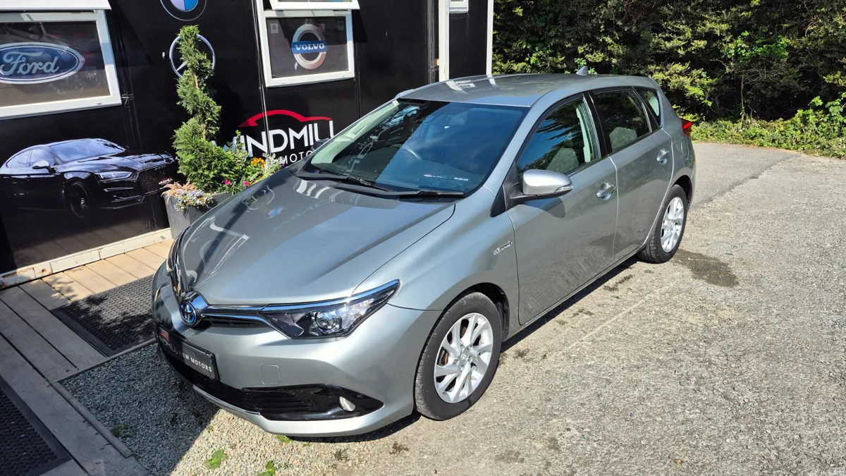 Toyota Auris Hybrid Luna 2017 - Image 4
