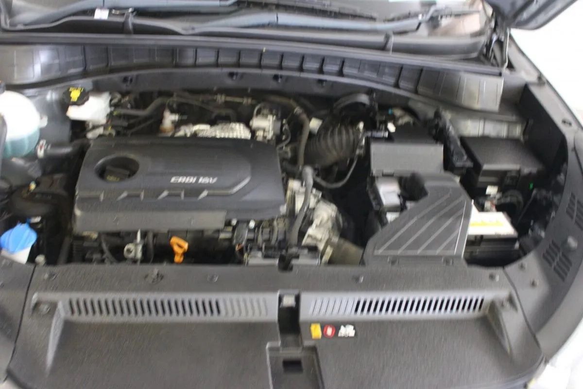 Hyundai Tucson 1.7 D Executive - Image 4