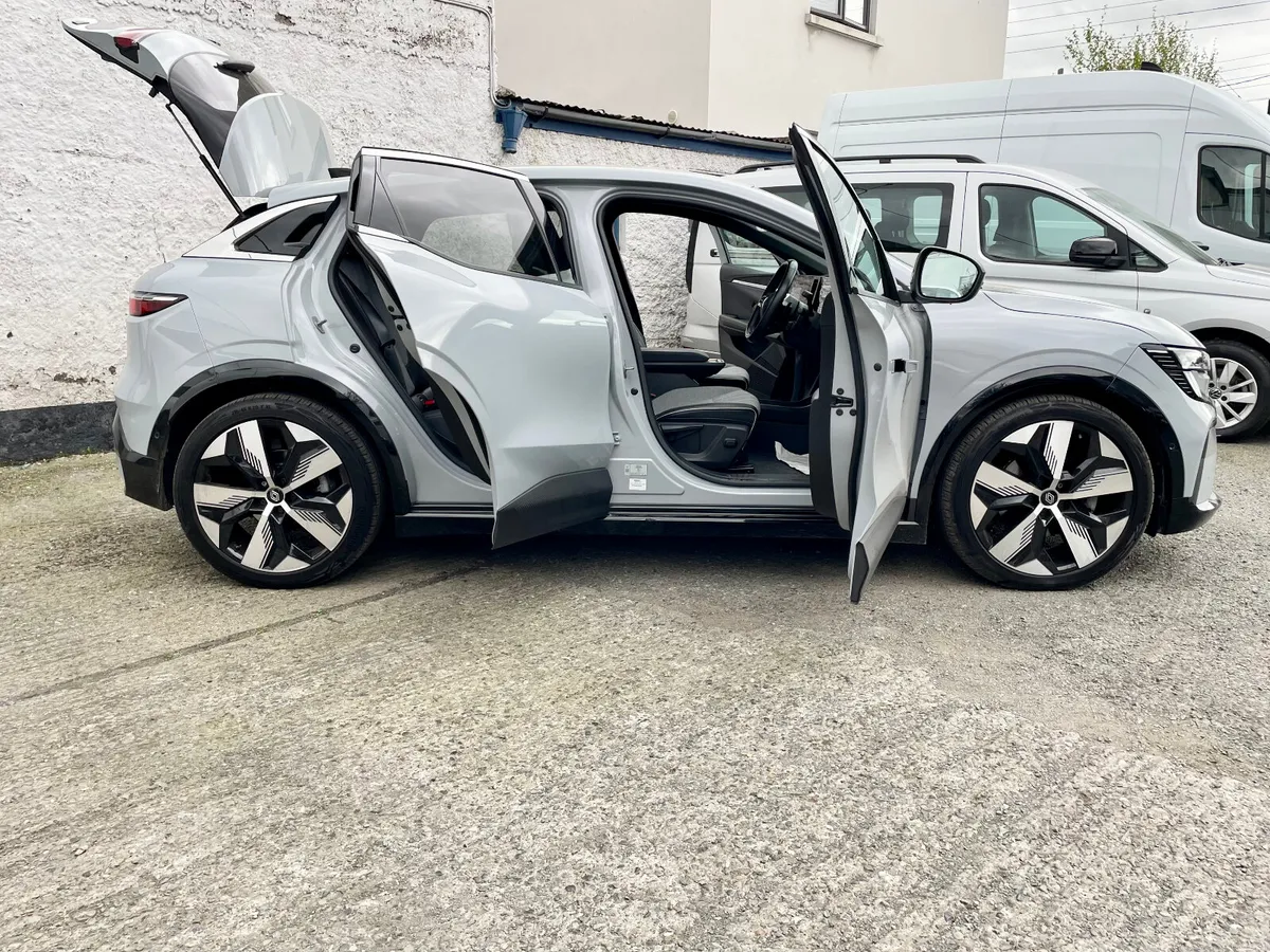 Renault Megane E-Tech 60 Electric Techo+,2024 - Image 3