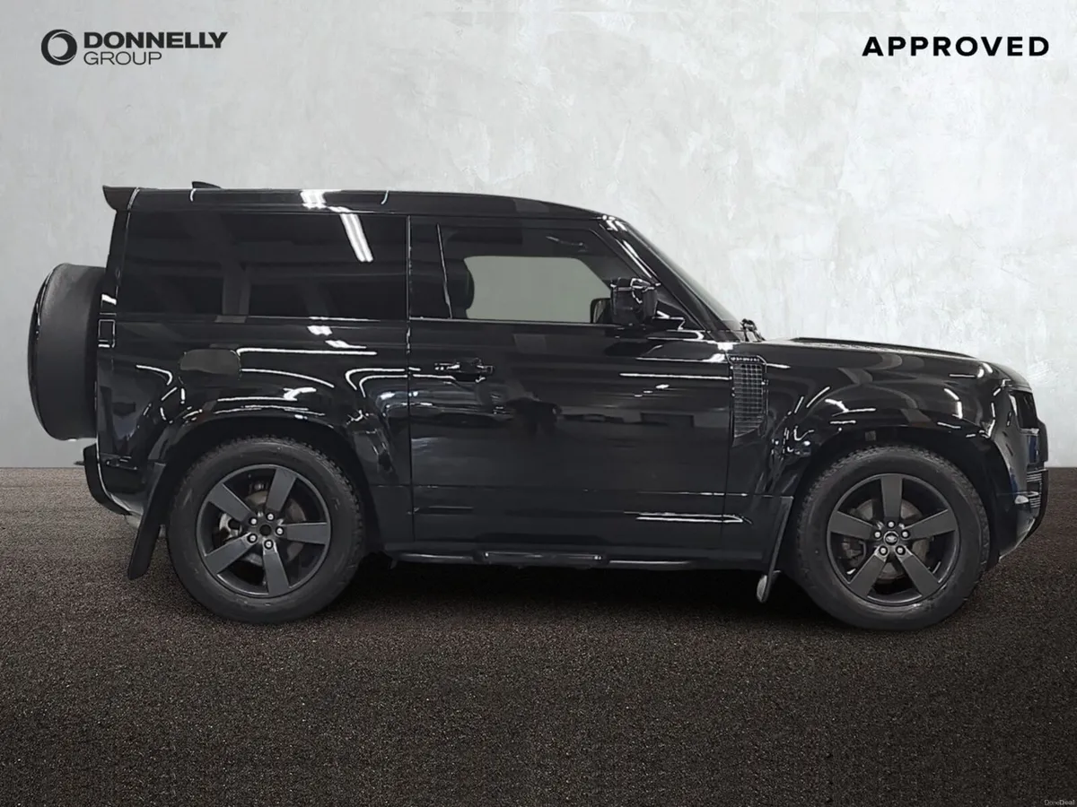 Land Rover Defender Diesel Estate X-Dynamic HSE - Image 3