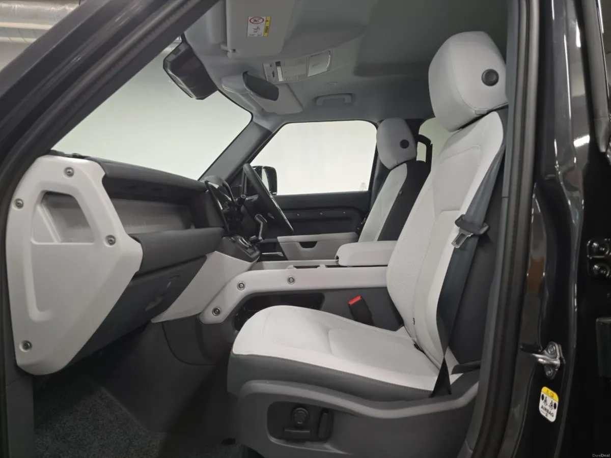 Land Rover Defender Diesel Estate X-Dynamic SE - Image 3
