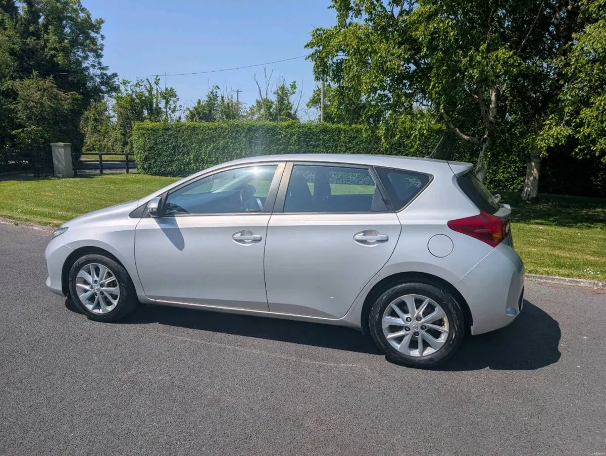 Toyota Auris Aura 142 - Image 3