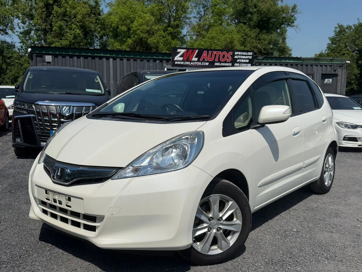 12 HONDA FIT HYBRID - Image 1