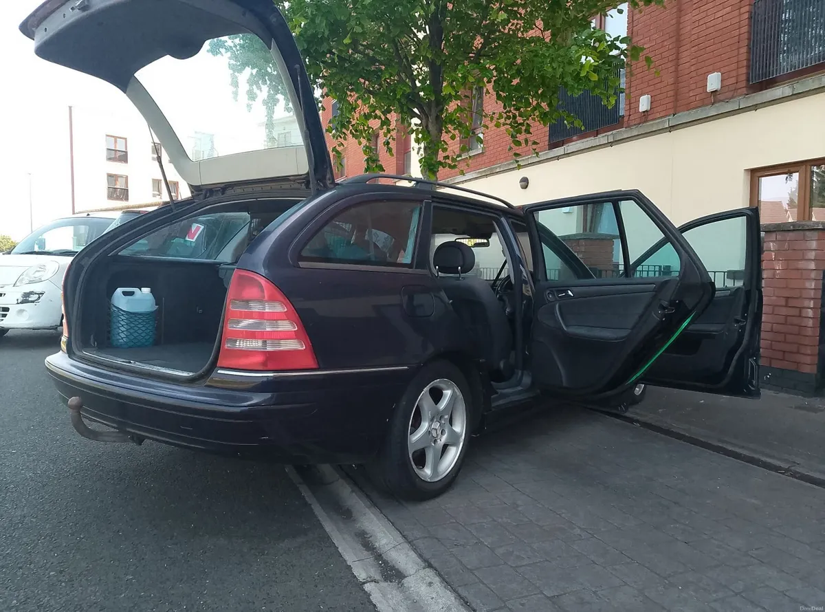 Mercedes-Benz C-Class 2003 - Image 1