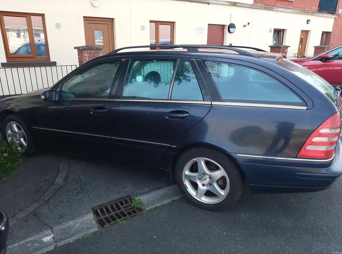 Mercedes-Benz C-Class 2003 - Image 2