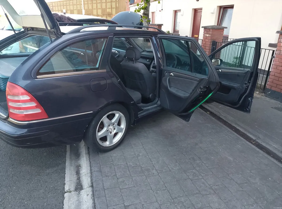 Mercedes-Benz C-Class 2003 - Image 3