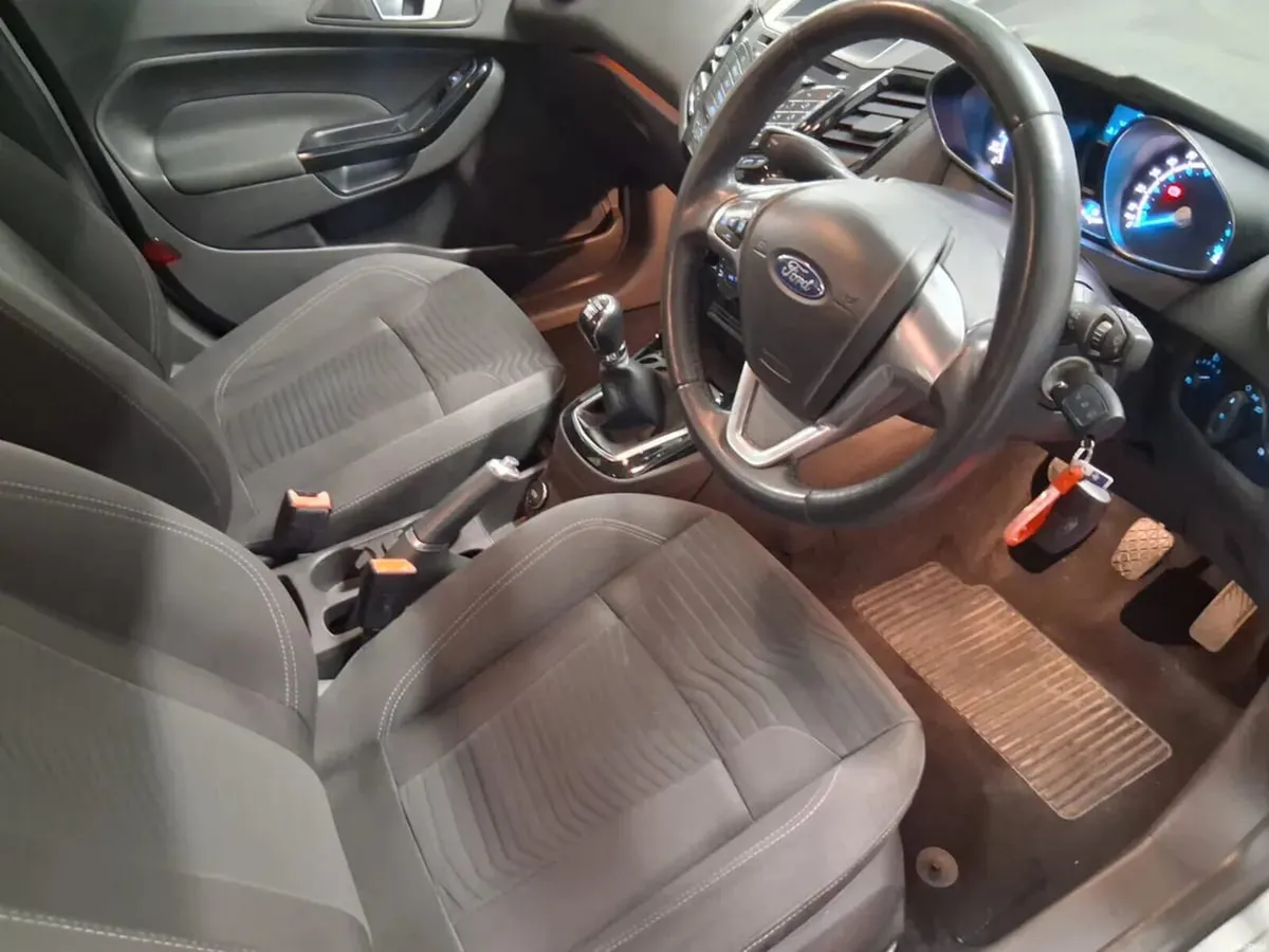 2015 Ford Fiesta 1.25 PETROL - Image 5