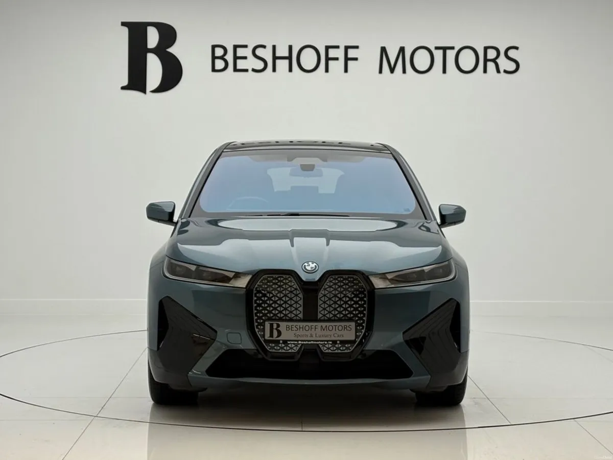 BMW iX 50 M-SPORT X-DRIVE=PAN ROOF//HUGE SPEC//D R - Image 2