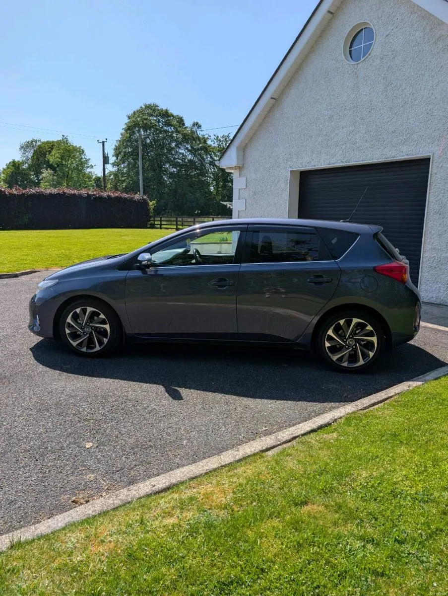 Toyota Auris  1.4D4D Sol - Image 2