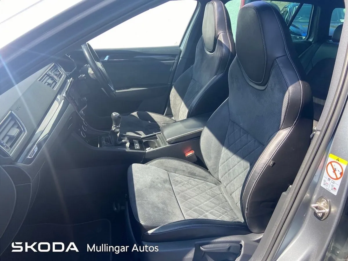 Skoda Superb 2.0 TDI 150bhp SportLine Combi - Image 4