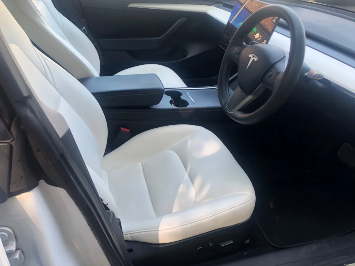 2022 TESLA MODEL 3 FULL PANORAMIC ROOF - Image 2