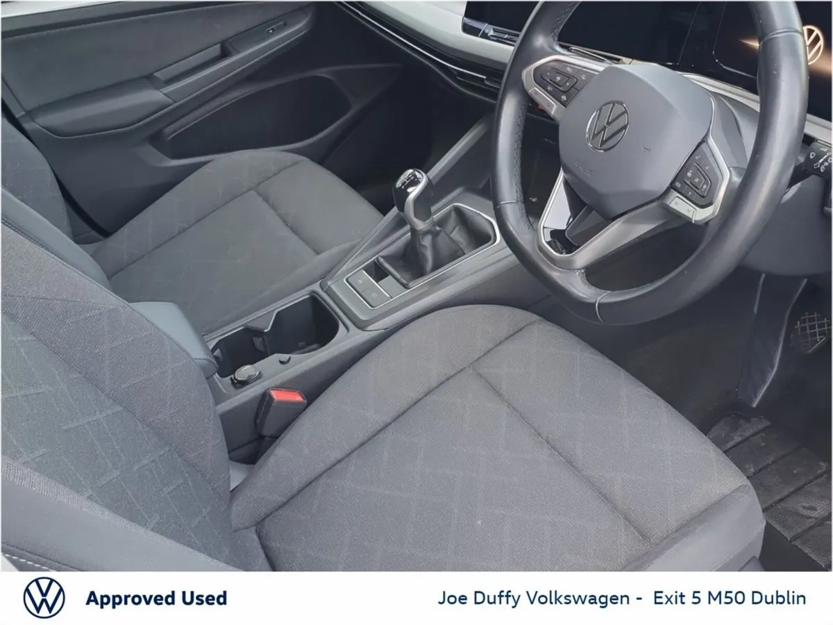 Volkswagen Golf LIFE 2.0 TDI 115HP MANUAL - Image 6