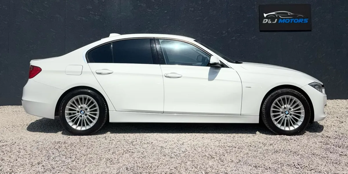 BMW 320D 2.0 Luxury 2015 - Image 3