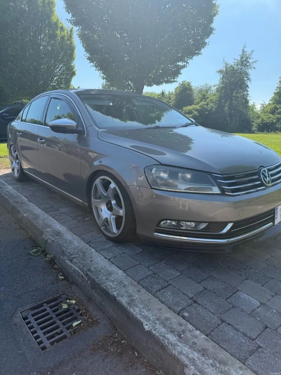 Volkswagen Passat 2011 - Image 1